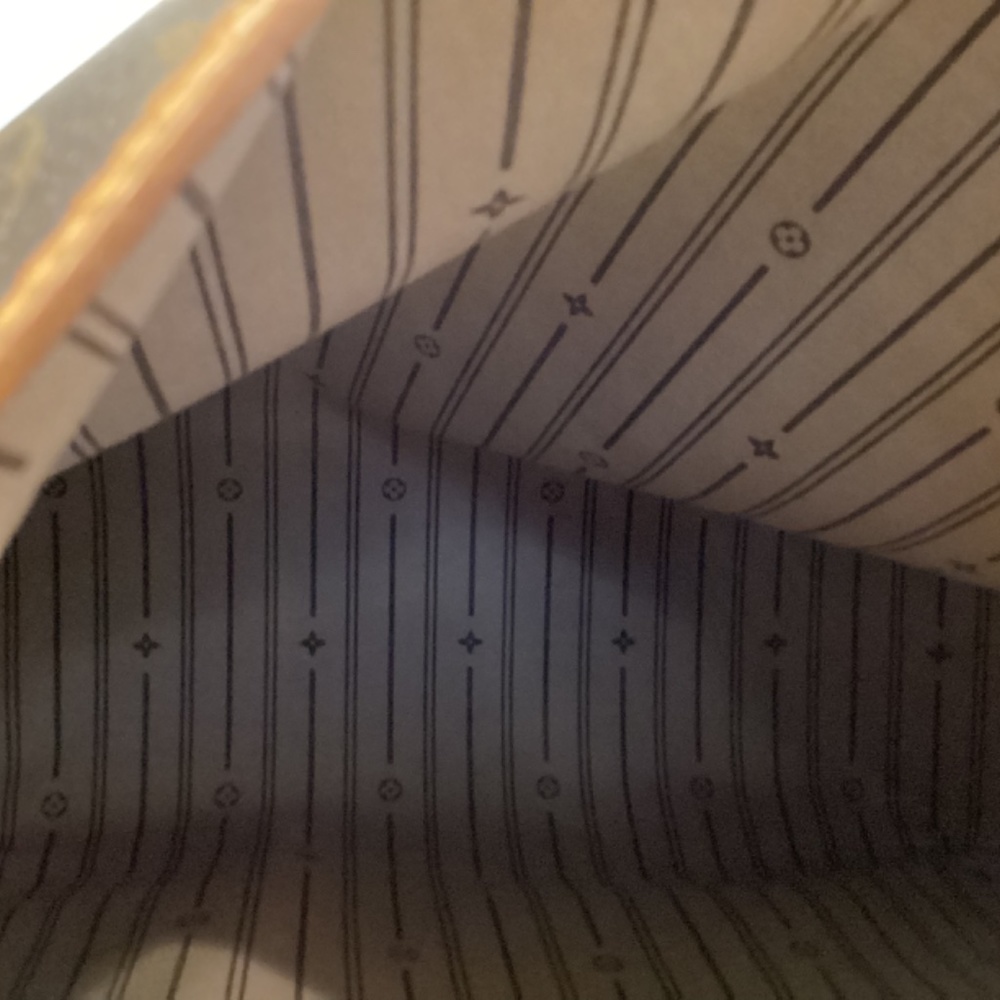 Handbag - Picture 7 of 12